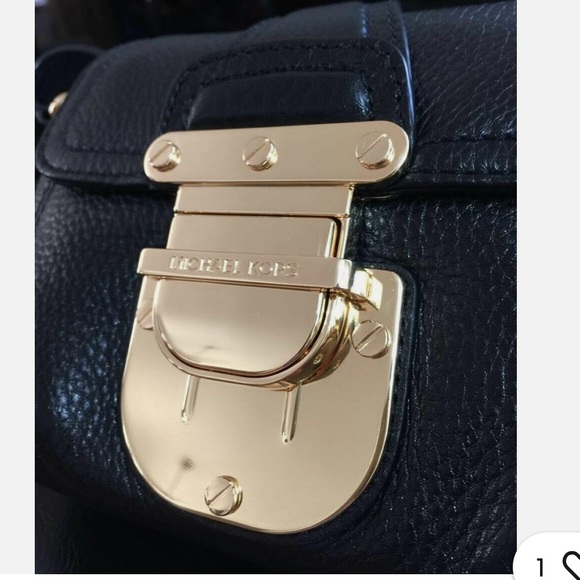 MICHAEL KORS CHARLTON Leather Crossbody Fuchsia/Black - Picture 2 of 4